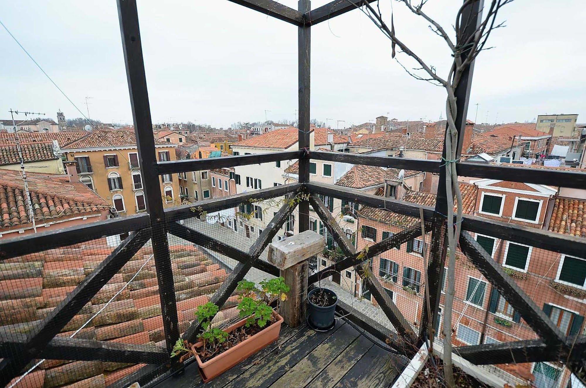 Dandolo-Terrace Apartment Venesia Bagian luar foto
