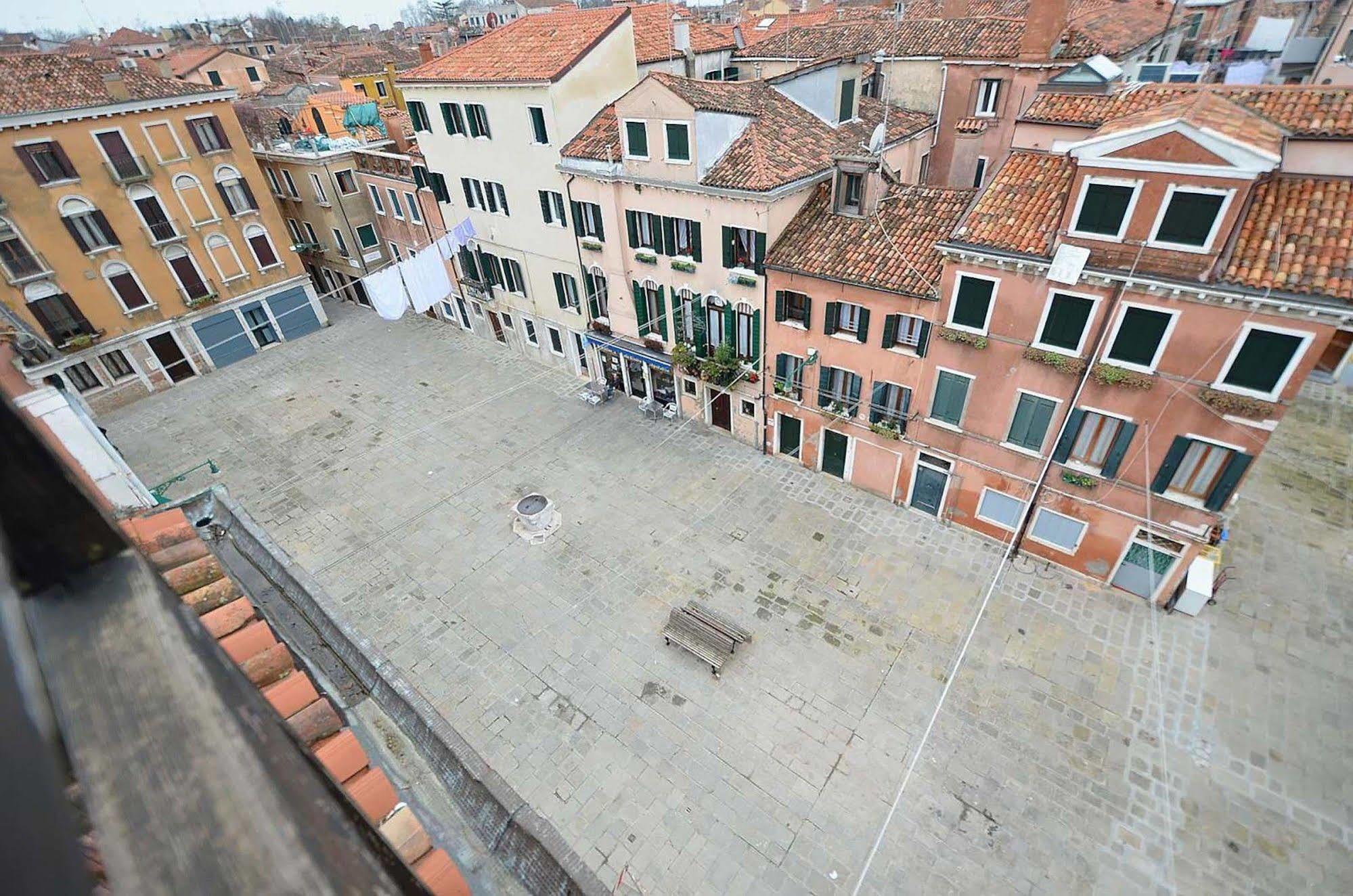 Dandolo-Terrace Apartment Venesia Bagian luar foto