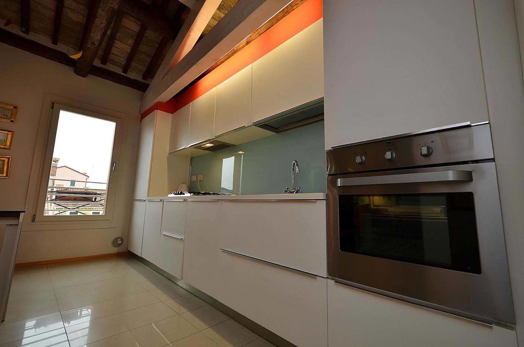 Dandolo-Terrace Apartment Venesia Bagian luar foto