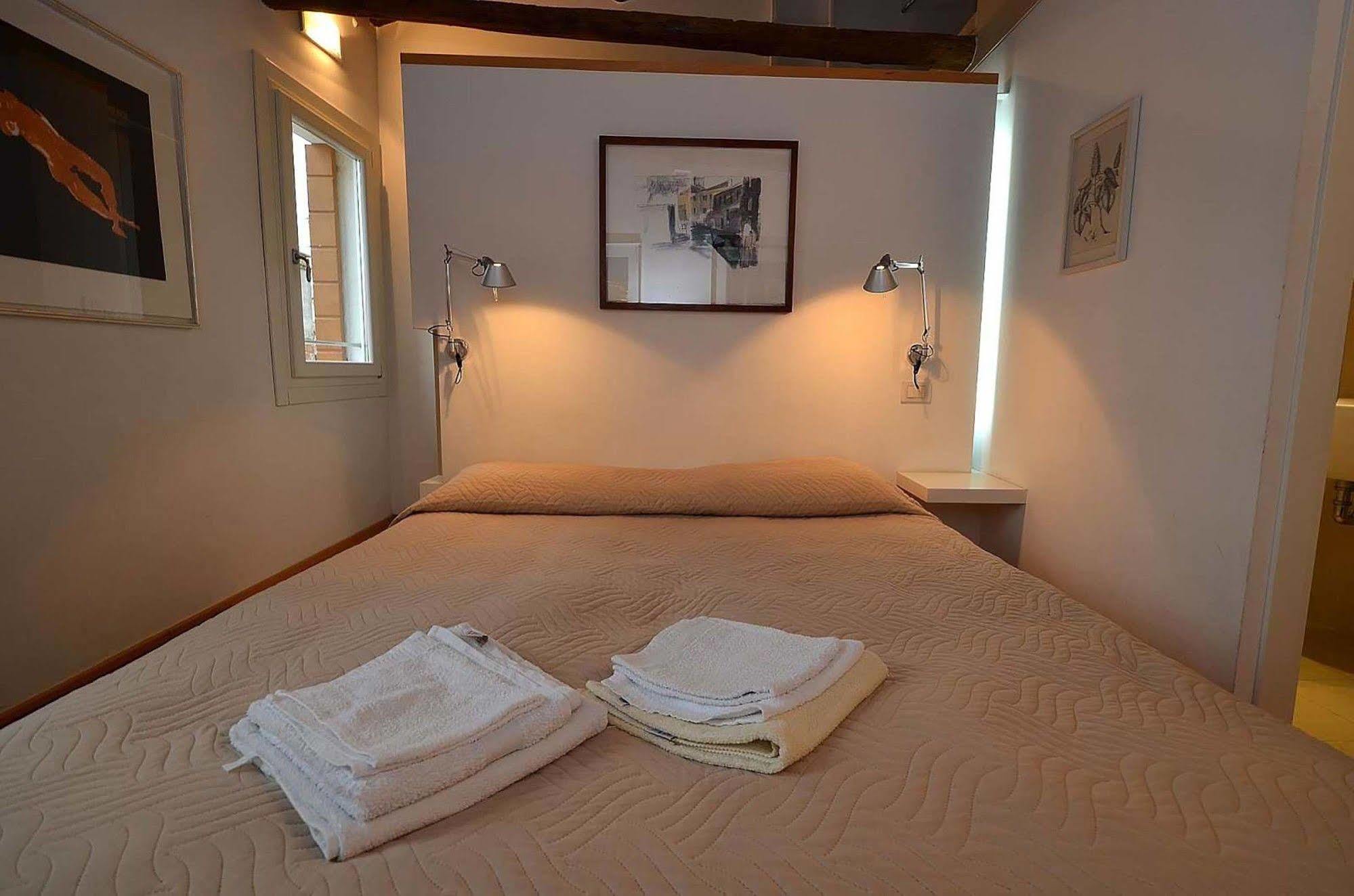 Dandolo-Terrace Apartment Venesia Bagian luar foto